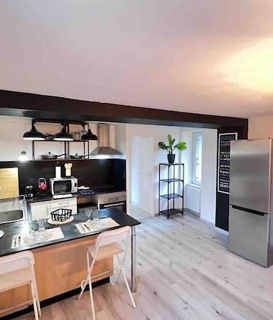 Logement Moderne Au Coeur Du Village Saint-Georges-de-Luzencon Екстер'єр фото