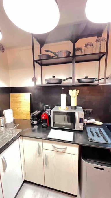 Logement Moderne Au Coeur Du Village Saint-Georges-de-Luzencon Екстер'єр фото