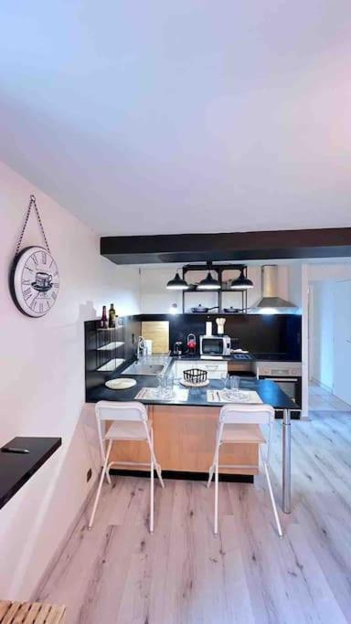 Logement Moderne Au Coeur Du Village Saint-Georges-de-Luzencon Екстер'єр фото