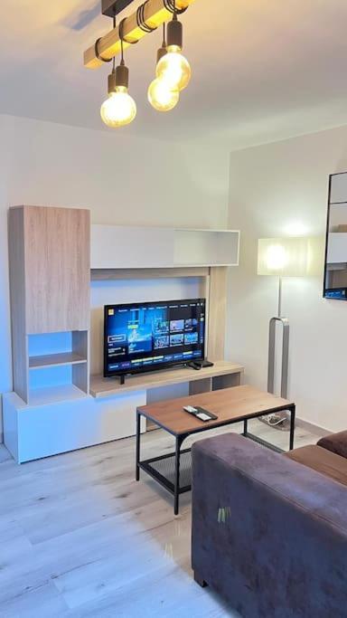 Logement Moderne Au Coeur Du Village Saint-Georges-de-Luzencon Екстер'єр фото