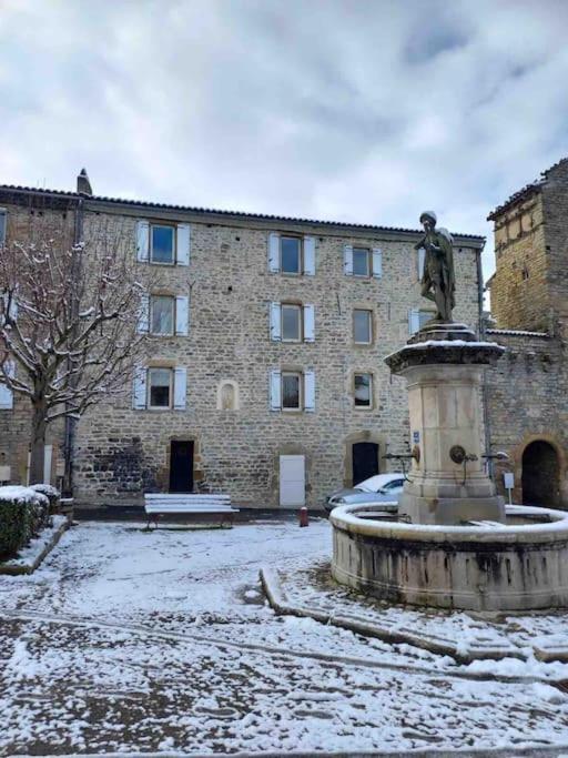 Logement Moderne Au Coeur Du Village Saint-Georges-de-Luzencon Екстер'єр фото
