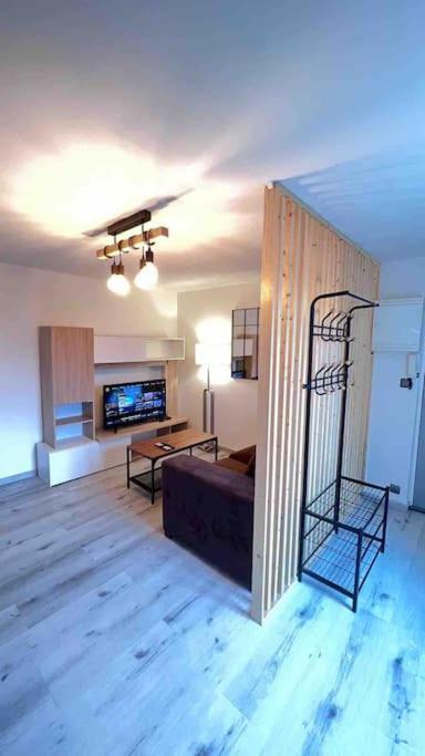 Logement Moderne Au Coeur Du Village Saint-Georges-de-Luzencon Екстер'єр фото