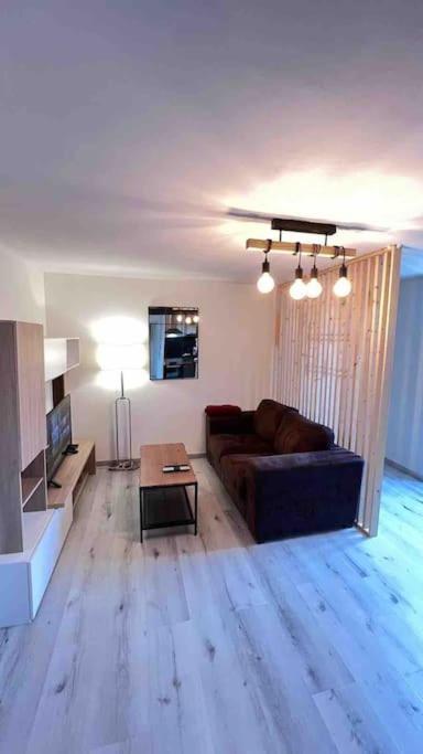 Logement Moderne Au Coeur Du Village Saint-Georges-de-Luzencon Екстер'єр фото