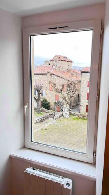 Logement Moderne Au Coeur Du Village Saint-Georges-de-Luzencon Екстер'єр фото